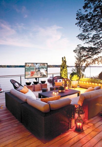 Entertain family and friends outside with the SunBriteTV at Best Buy, I so wish I could do this at my house. Outside TV, count me in!